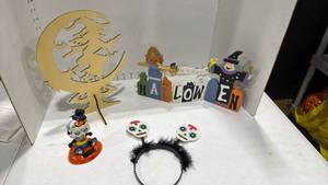 lot 2007 image: Halloween decor