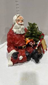 lot 2024 image: Babs Mellor Santa sculpture 10x12