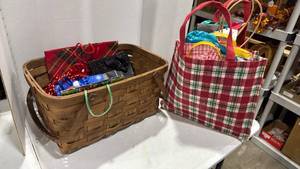 lot 2042 image: Basket with gift bags and tissue paper