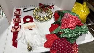 lot 2044 image: Holiday decor