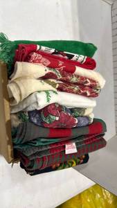lot 2055 image: Holiday hand towels