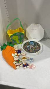 lot 2073 image: Easter decor