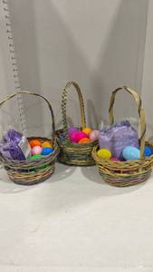 lot 2075 image: Easter baskets and eggs