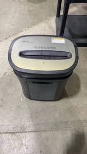 lot 2109 image: Royal crosscut shredder