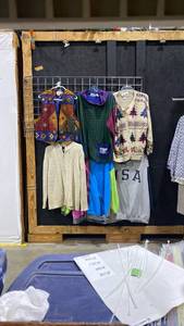 lot 2119 image: Ladies clothing sizes XL, 2X, 18, 20