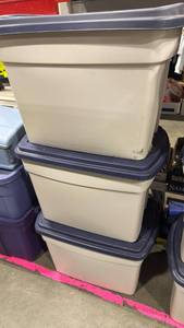 lot 4065 image: Rubbermaid Keepers 21.4 Gallon Storage Tote with Lid Set of 3 21.4L