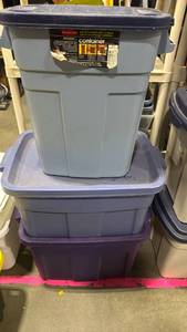 lot 4066 image: Rubbermaid Roughneck 2875 Storage Container 41 x 18.5 x 49 in 11-Gallon