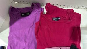 lot 2163 image: Women shirts size 1x