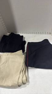 lot 2174 image: Womens pants size L14