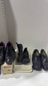 lot 2187 image: Womens shoes size 9