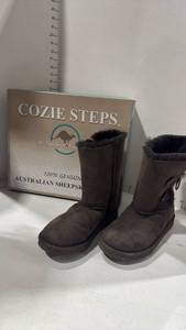 lot 2204 image: Cozie Steps Australian Sheepskin Boots size 9