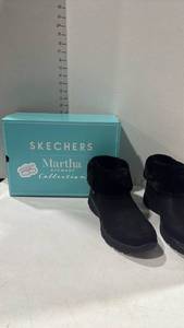 lot 2206 image: Skechers Martha Stewart Collection Black Boots size 9