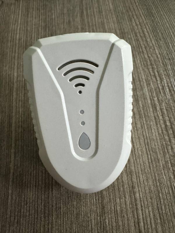 lot 33069 image: Repellent Indoor Ultrasonic Plug in Insects Mice Spiders No - Retail $28