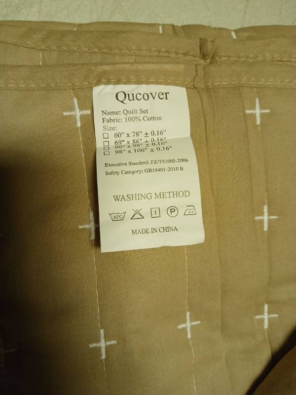 lot 32483 image: Qucover 100% Cotton Quilt Set with Cross Pattern - Retail $25