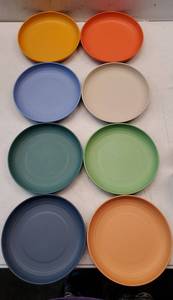 lot 27827 image: Set of 8 Plastic Plates Multiple Colors - Retail $10