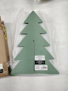 lot 61781 image: Kroger Holiday Home 11 In Solid Green Wood Tree - 3 Pc