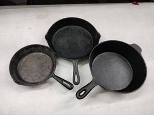 lot 61792 image: Set of 3 Cast Iron Skillet