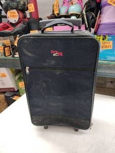 lot 61799 image: i2it rolling carry-on suitcase