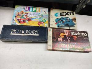 lot 61811 image: Lot of 4 Games
