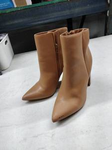 lot 61858 image: Shein faux leather pointed-toe booties - 7