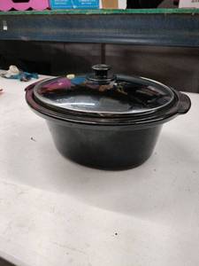 lot 61869 image: Slow Cooker Crock Pot Insert and lid
