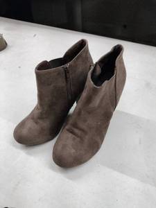 lot 61884 image: A.X.N.Y. American Exchange brown faux suede ankle boots - 6