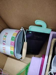 lot 61887 image: Box of Miscellaneous Items
