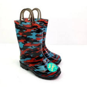 lot 61842 image: Western Chief Beach Camo rain boots - 9y