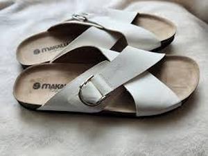 lot 61897 image: Makalu California Bali Women��s Size 8 White Slip On Strap Sandals