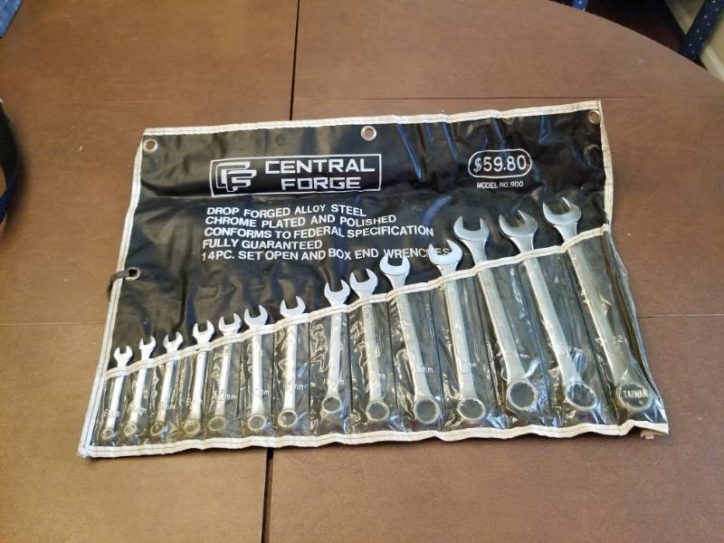 lot 5196 image: Central Forge Drop Forged Alloy Steel Chrome Plated 14pc Set of Wrenches in Carry Pouch