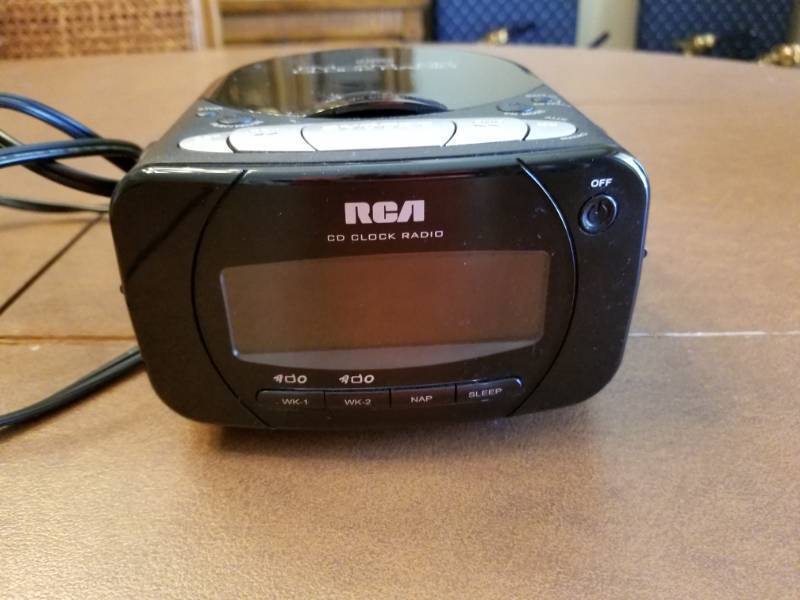 lot 5197 image: RCA AMFM CD Clock Radio