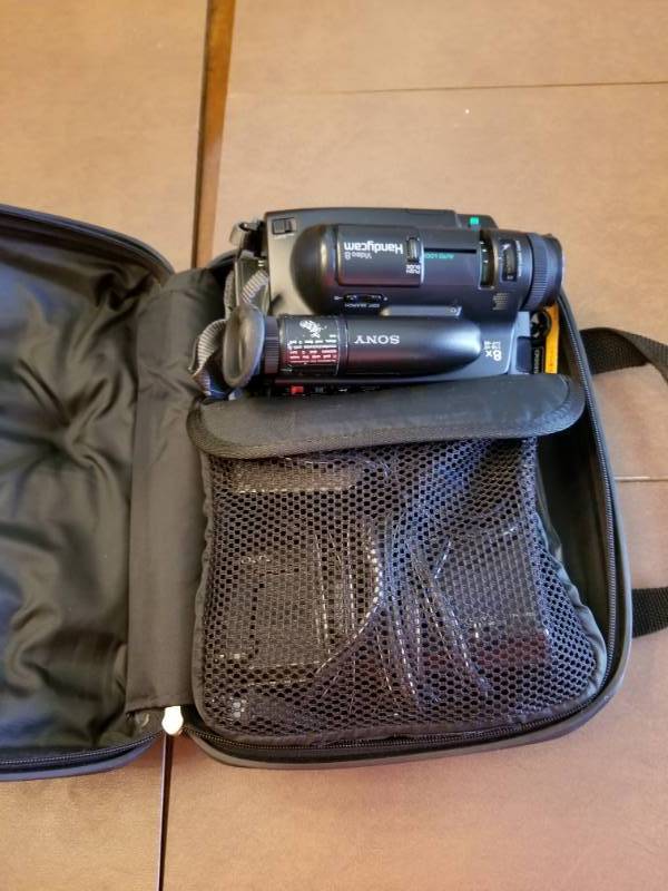 lot 5198 image: Sony CCD-TR6 Video Camera Recorder with Case and Cords