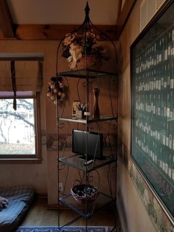 lot 5183 image: Metal Corner VERY TALL Display Shelves Glass Shelves