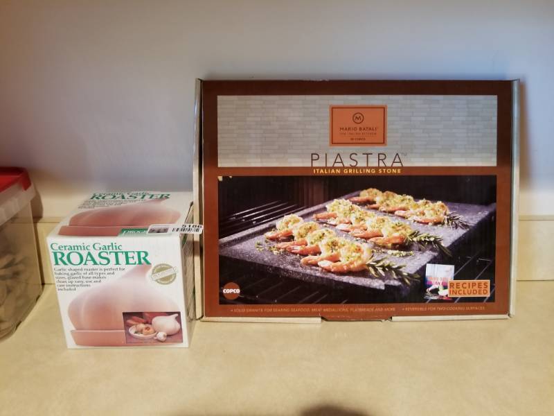 lot 5186 image: Ceramic Garlic Roaster and Mario Batali Italian Grilling Stone
