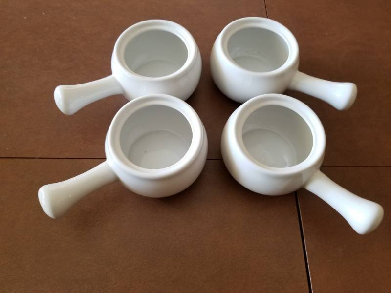 lot 5207 image: Set of Four Roscho Handled Soup Bowls