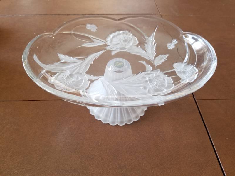 lot 5209 image: SOGA Etched Glass Pedistal Cake Plate