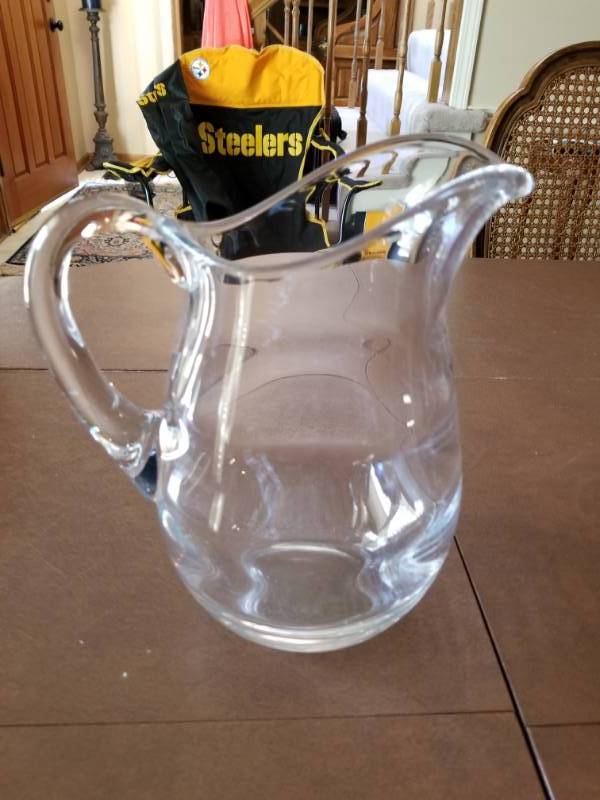 lot 5210 image: Glass Pitcher
