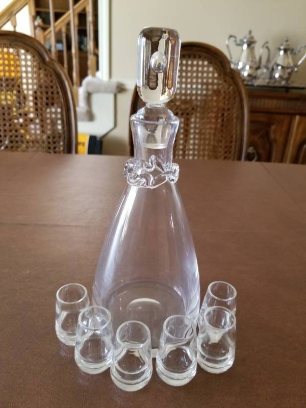 lot 5212 image: Stopped Liquor Bottle and Matching Shot Glasses