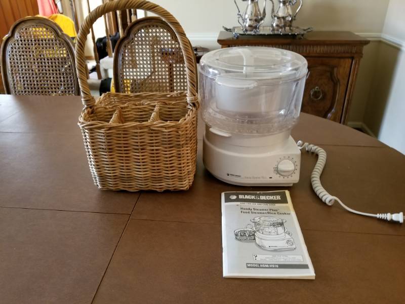 lot 5215 image: Black & Decker Steamer and Silverware Basket