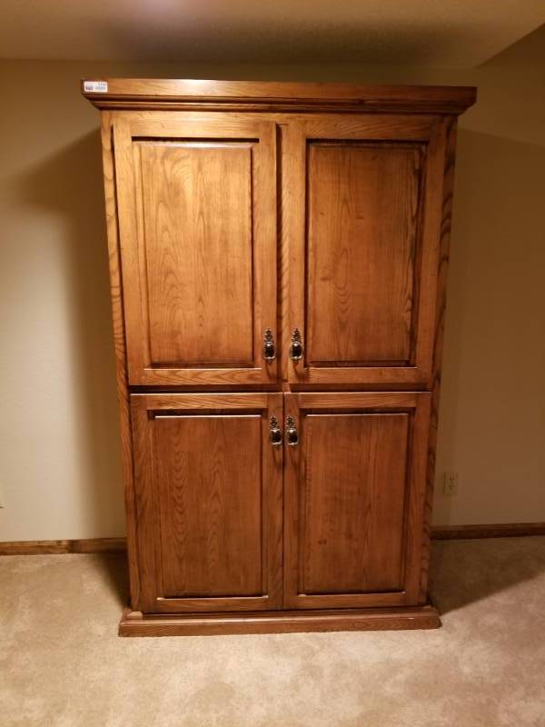 lot 5190 image: Oak TV Entertainment Center with Storage  Drawers Below