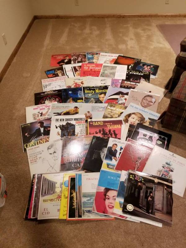 lot 5218 image: Large Lot of Vinyl Albums