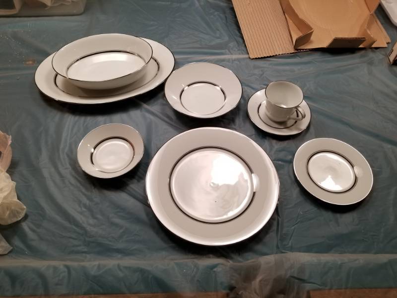 lot 5191 image: 50pc Noritake Galaxy 6527 China Set
