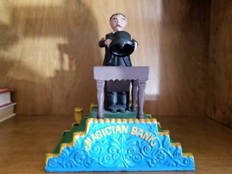 lot 5242 image: Cast Iron Magician Bank