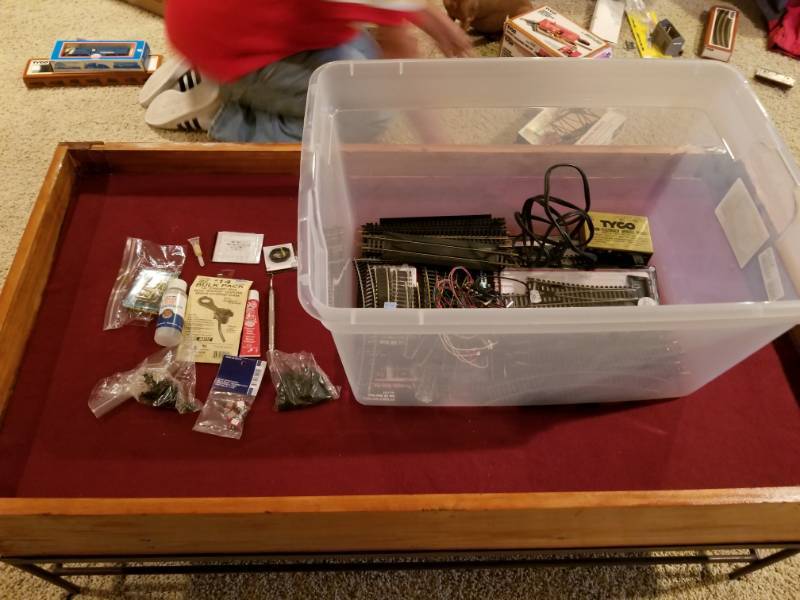 lot 5224 image: Lot of HO Scale Train Track and Accessories
