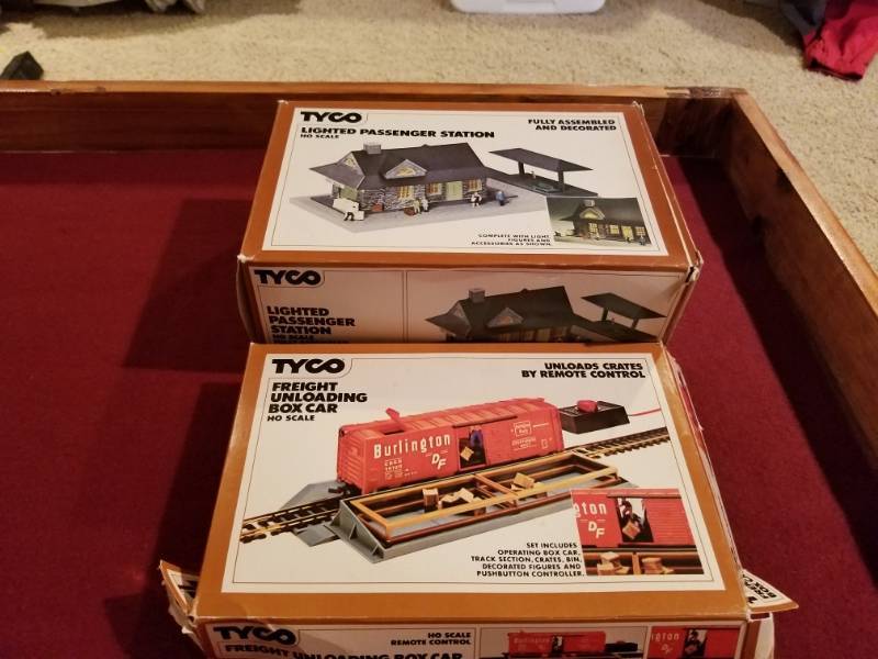 lot 5225 image: Tyco Train HO Scale Building and more