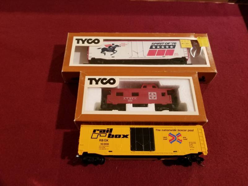 lot 5226 image: Lot of HO Scale Train Cars