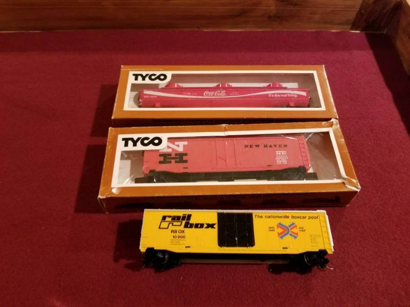 lot 5227 image: Lot of HO Scale Train Cars