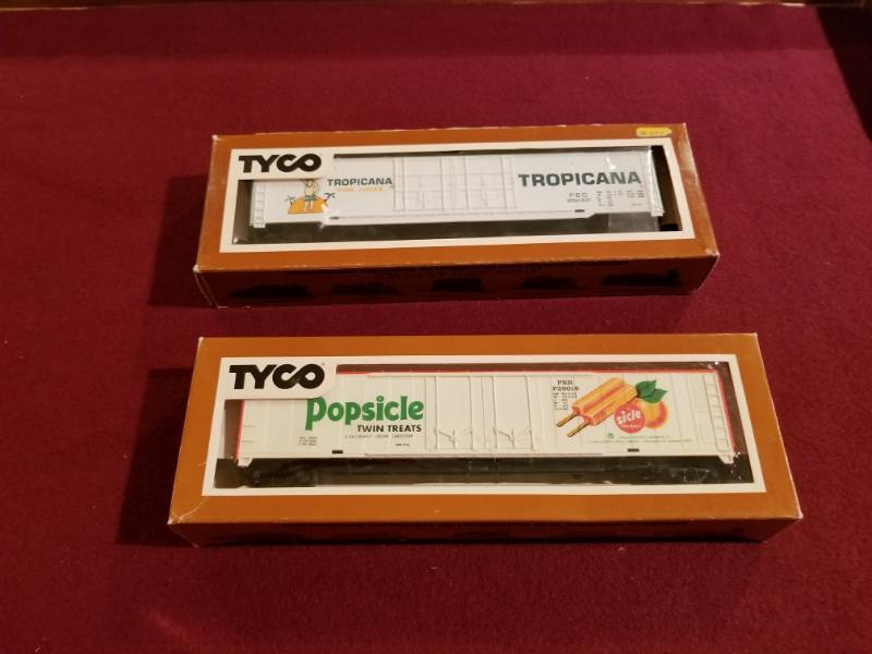 lot 5228 image: Lot of HO Scale Train Cars