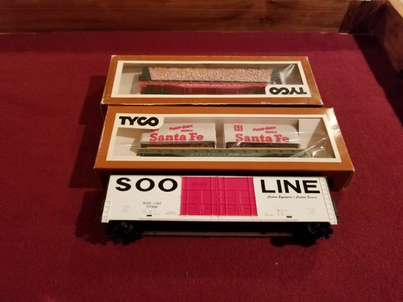 lot 5229 image: Lot of HO Scale Train Cars