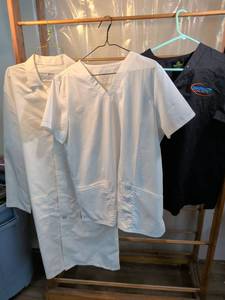 lot 8 image: Mixed Lot of Medical Scrub Tops - Cherokee Revolution & Natural Uniforms, Size Large
